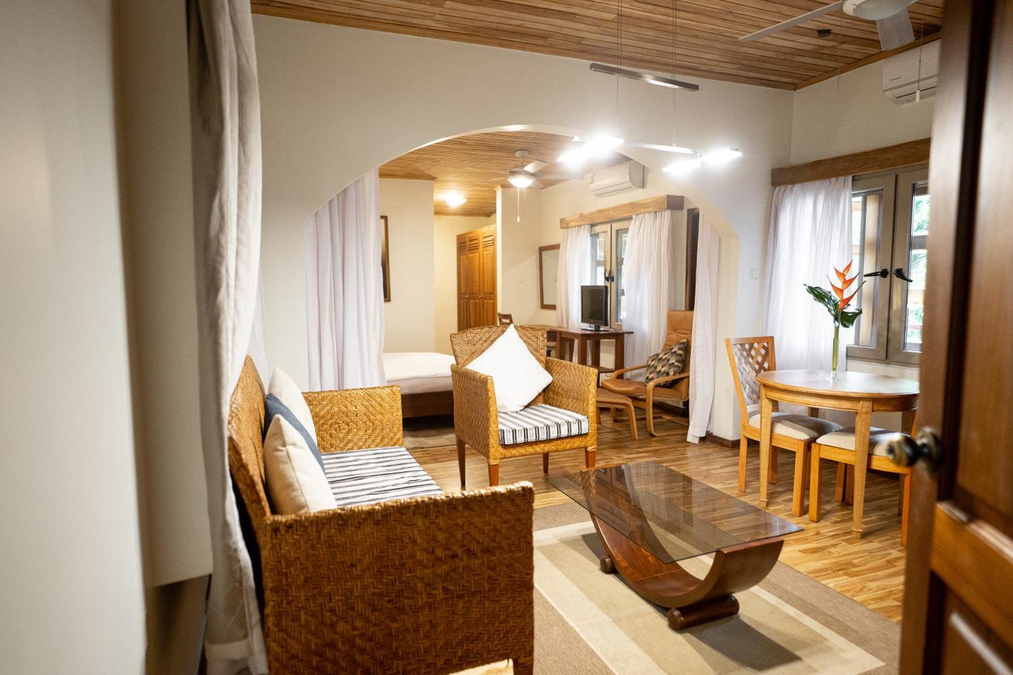 Esther'S Hotel Akra Zewnętrze zdjęcie