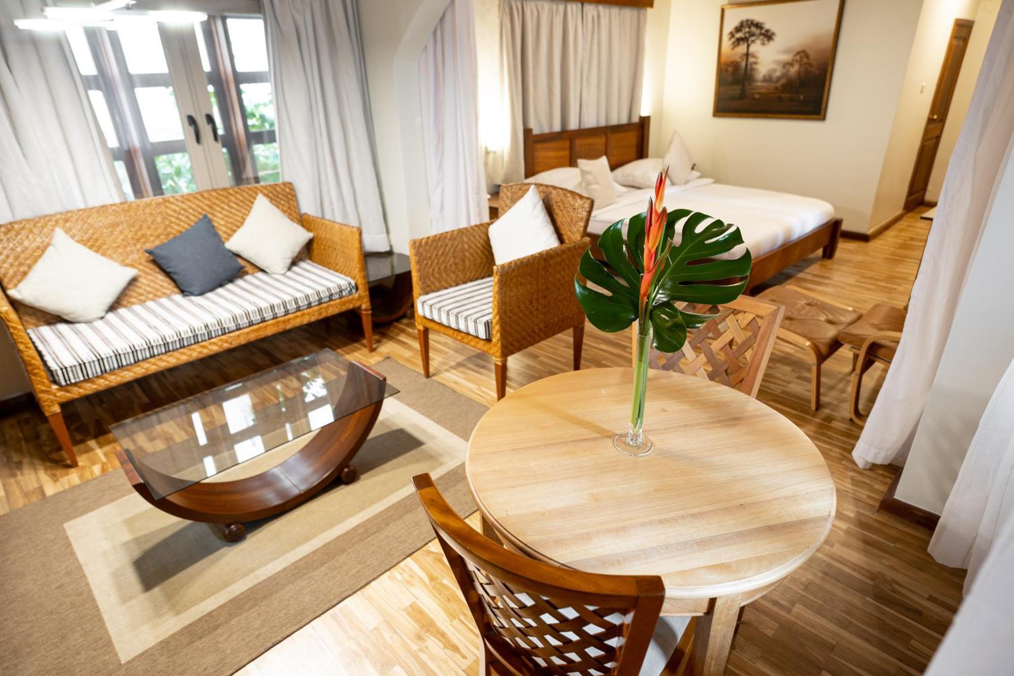 Esther'S Hotel Akra Zewnętrze zdjęcie