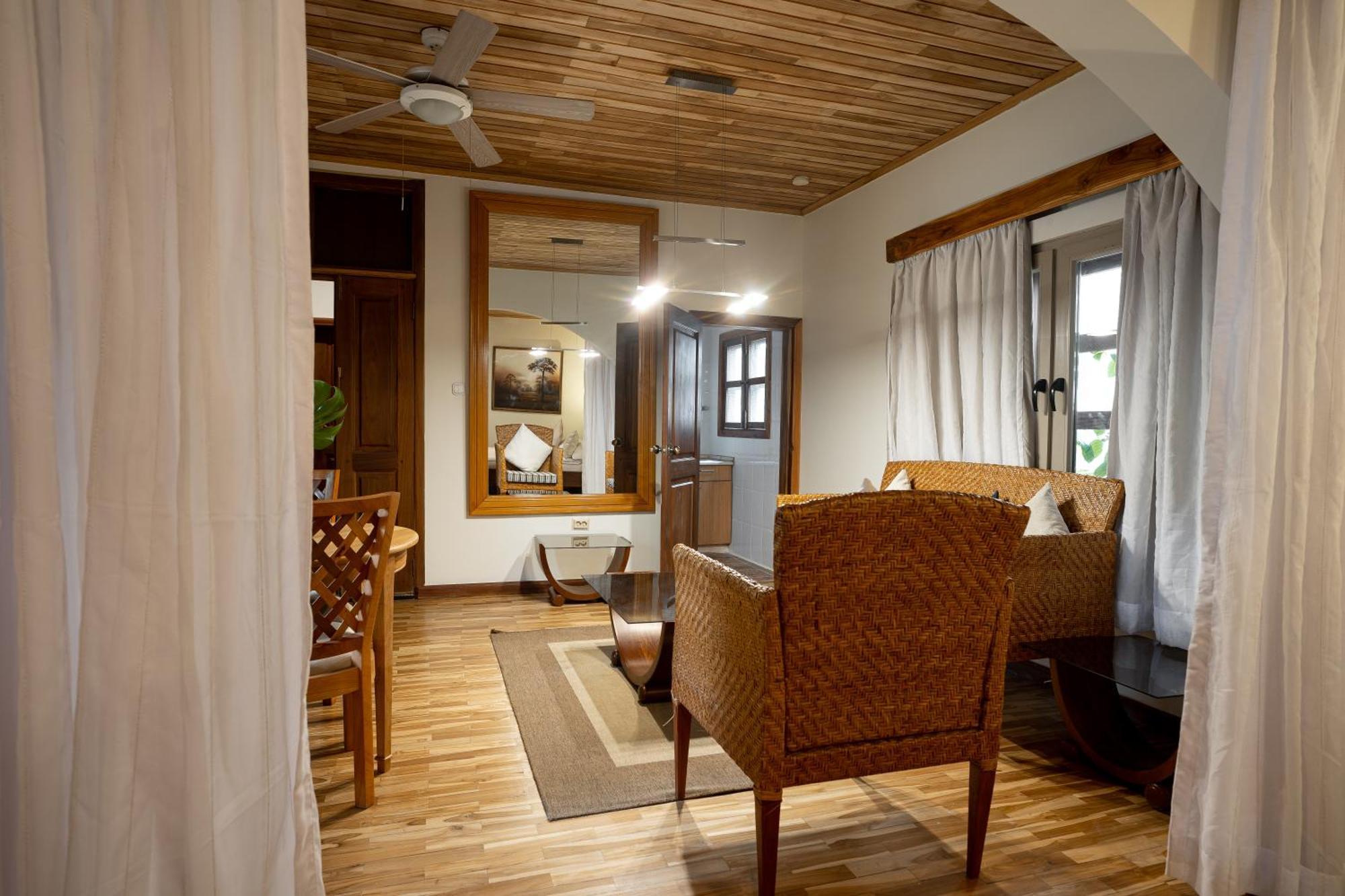 Esther'S Hotel Akra Zewnętrze zdjęcie