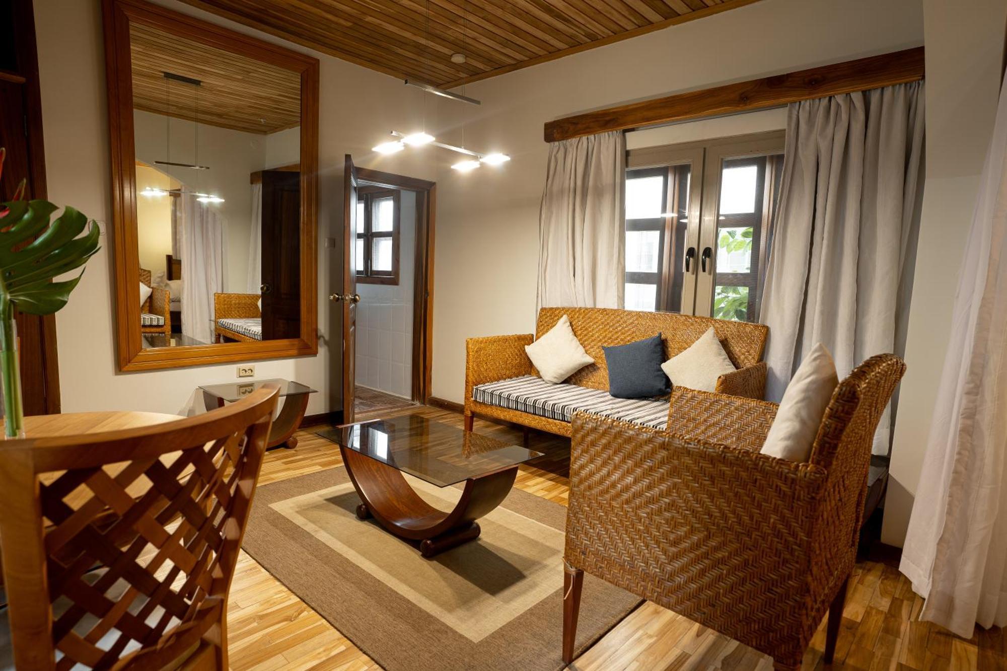 Esther'S Hotel Akra Zewnętrze zdjęcie