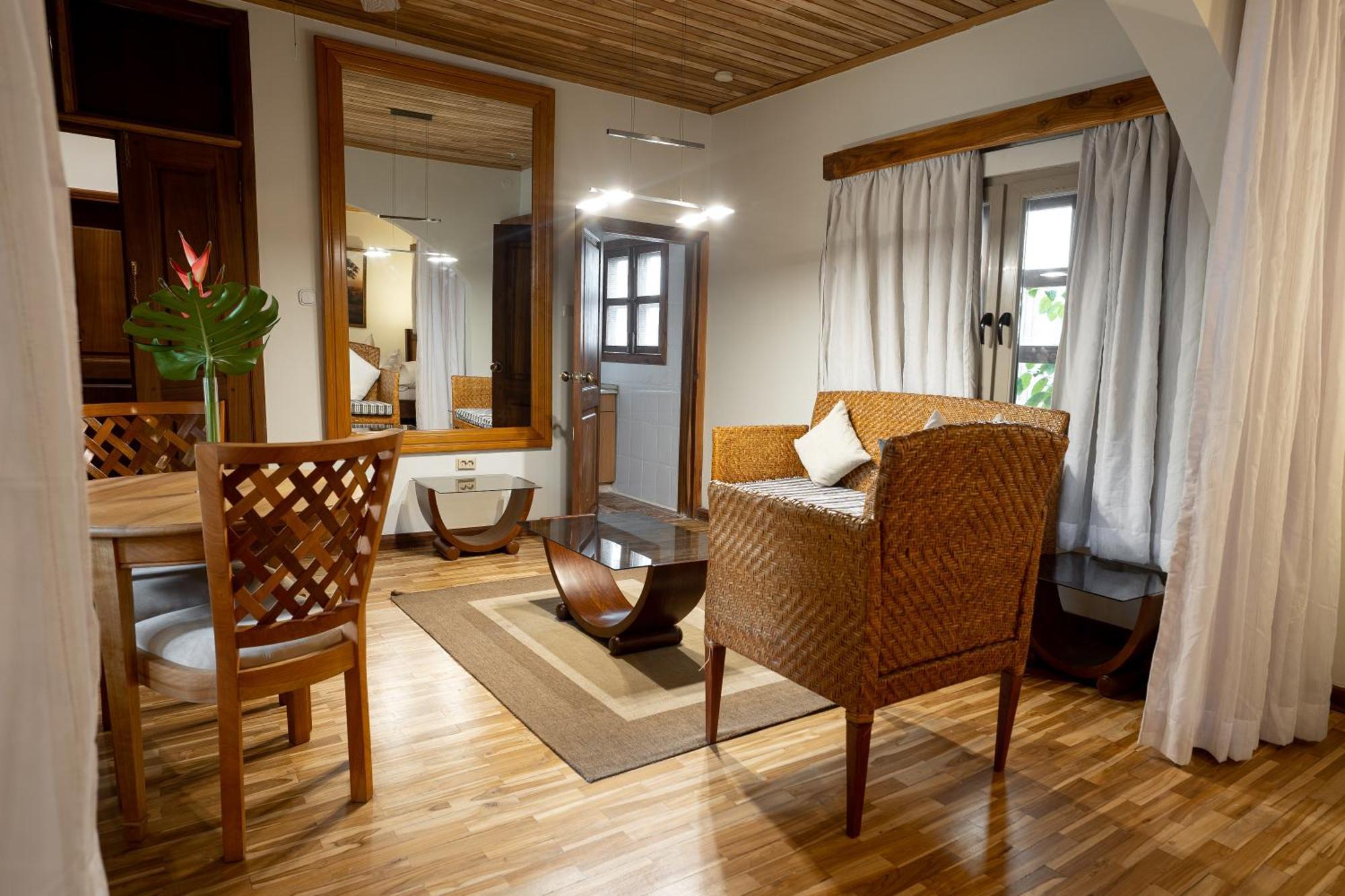 Esther'S Hotel Akra Zewnętrze zdjęcie