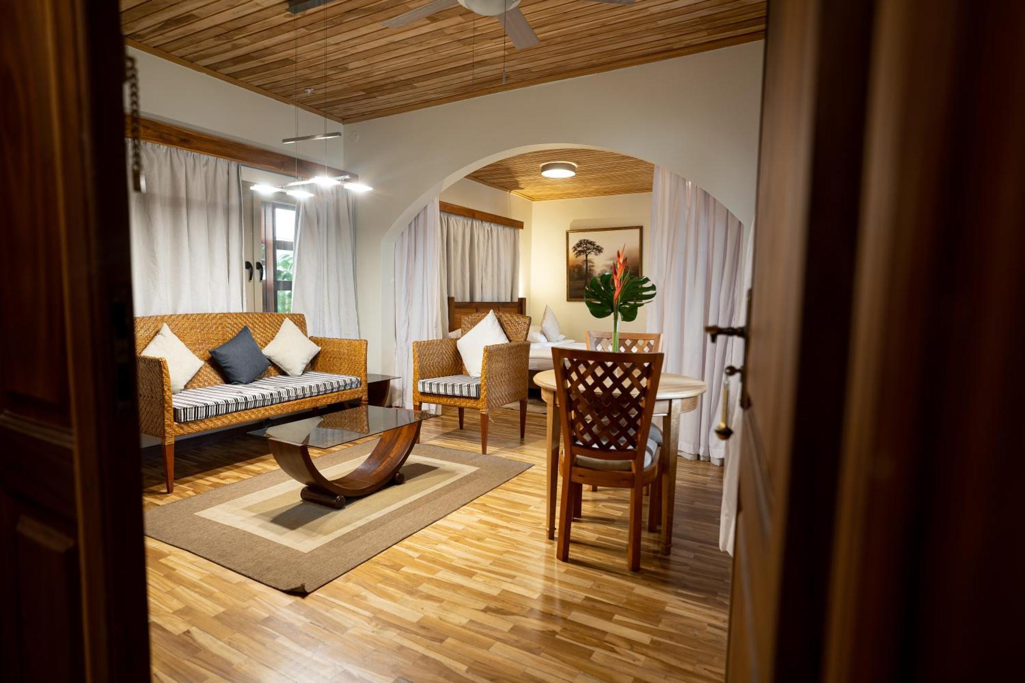 Esther'S Hotel Akra Zewnętrze zdjęcie